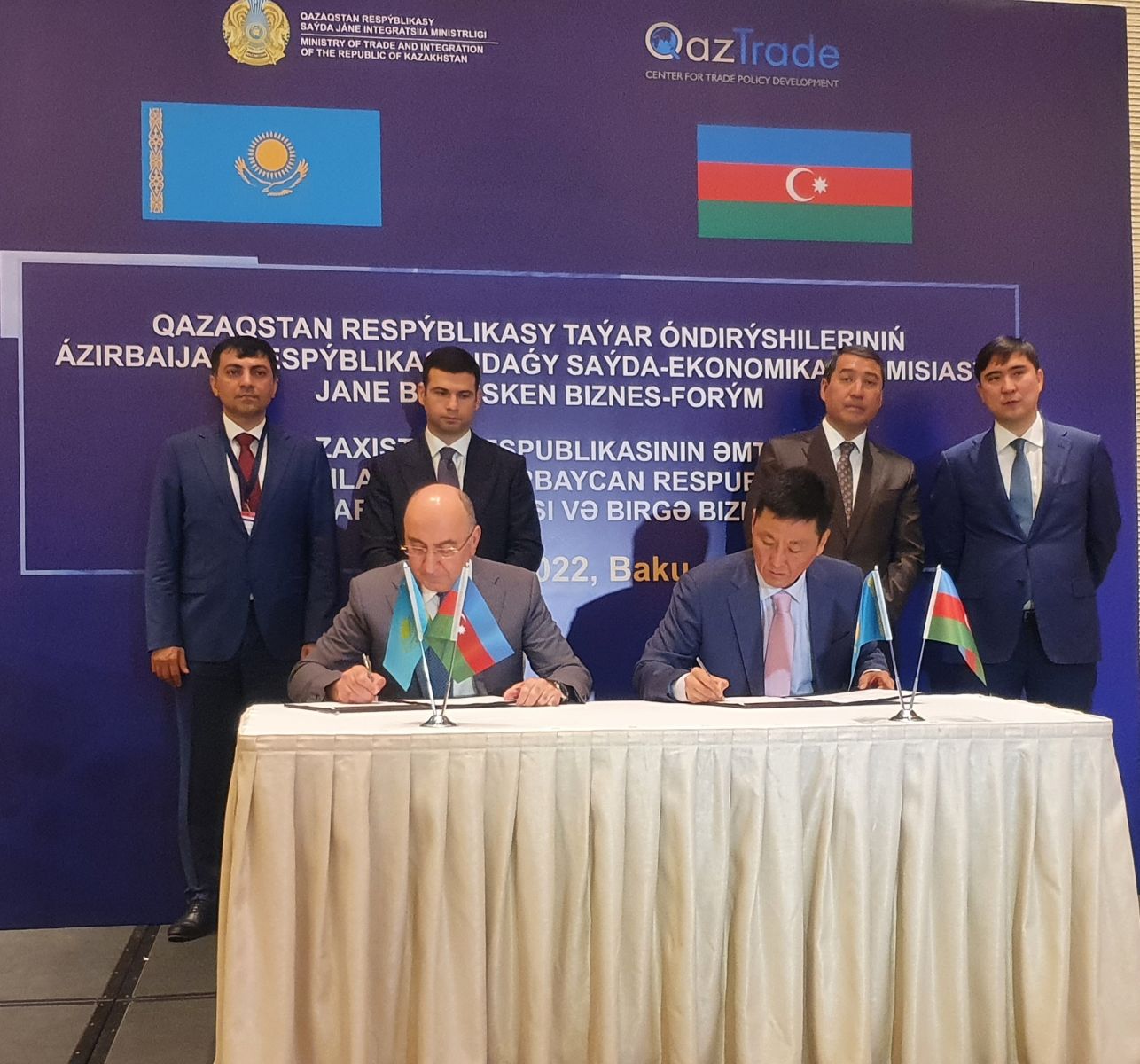 Agreement has been executed between the Azerbaijan Institute of Standardization and the Kazakhstan Institute of Standardization and Metrology.